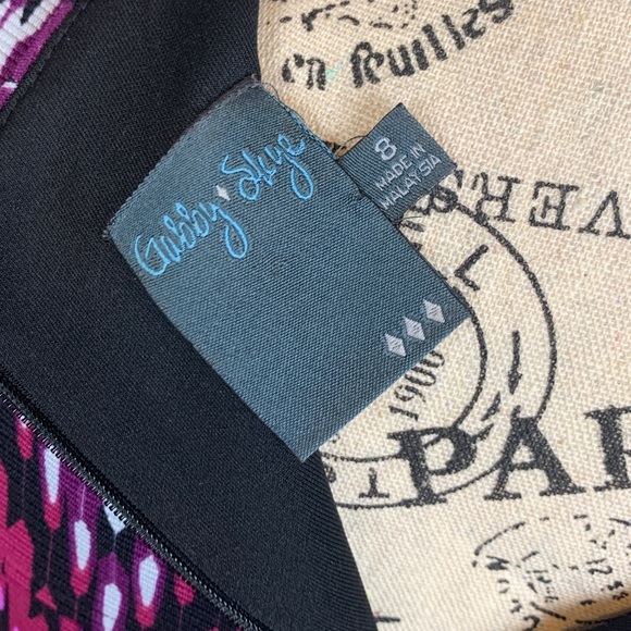 Women's Sleeveless Jacquard Dress - Picture 4 of 5